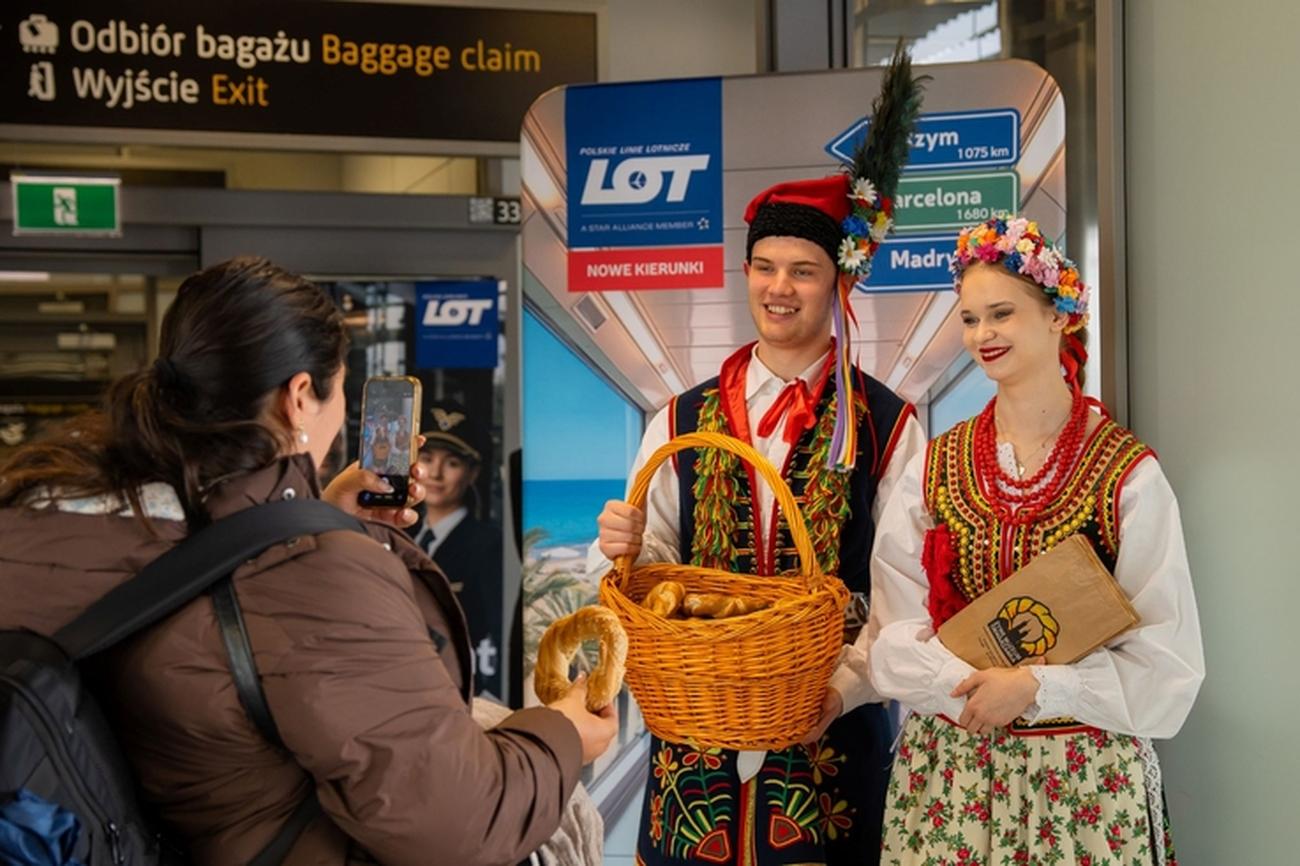 Inauguracja lotu Kraków-Madryt PLL LOT. Źródło: PLL LOT