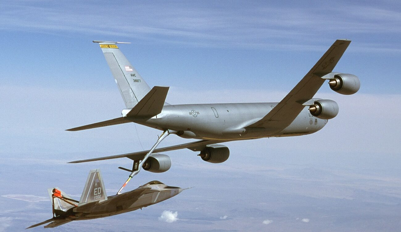 CENTCOM potwierdziło utratę latającej cysterny nad Irakiem. Autorstwa U.S. Air Force photo by Kevin Robertson, Domena publiczna