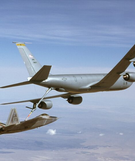 CENTCOM potwierdziło utratę latającej cysterny nad Irakiem. Autorstwa U.S. Air Force photo by Kevin Robertson, Domena publiczna