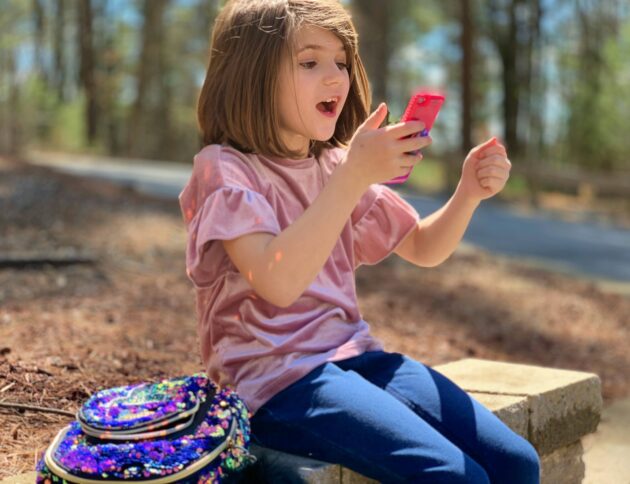 Od 1 września 2026 w polskich podstawówkach smartfony będą zabronione. fot: Christopher Ryan/Unsplash