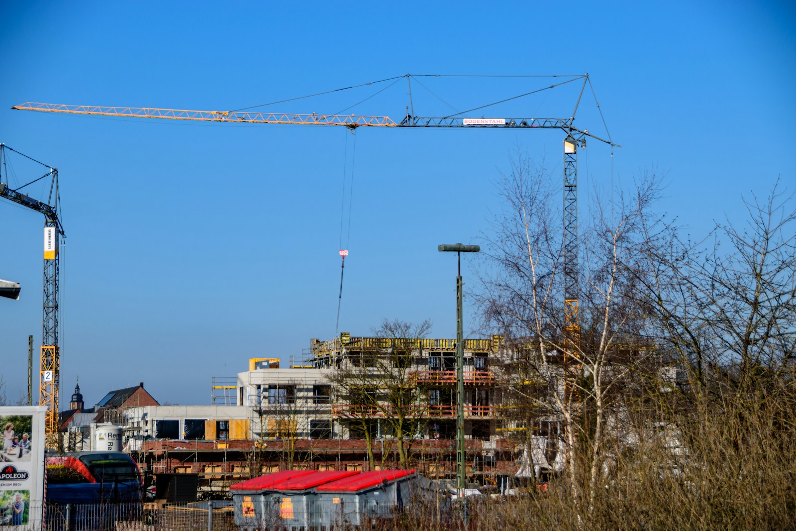 Apartamenty w Karpaczu przy ul. Kąpielowej – deweloper Jelbud podejrzany o wymuszanie rezygnacji z kar umownych. fot: Sergej Karpow /Unsplash