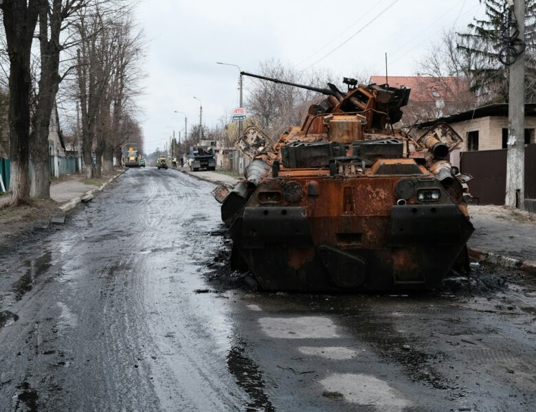 Zniszczony czołg. Ukraina odzyskała około 400 kilometrów kwadratowych terenu.. fot: Sonia Dauer/ Unsplash