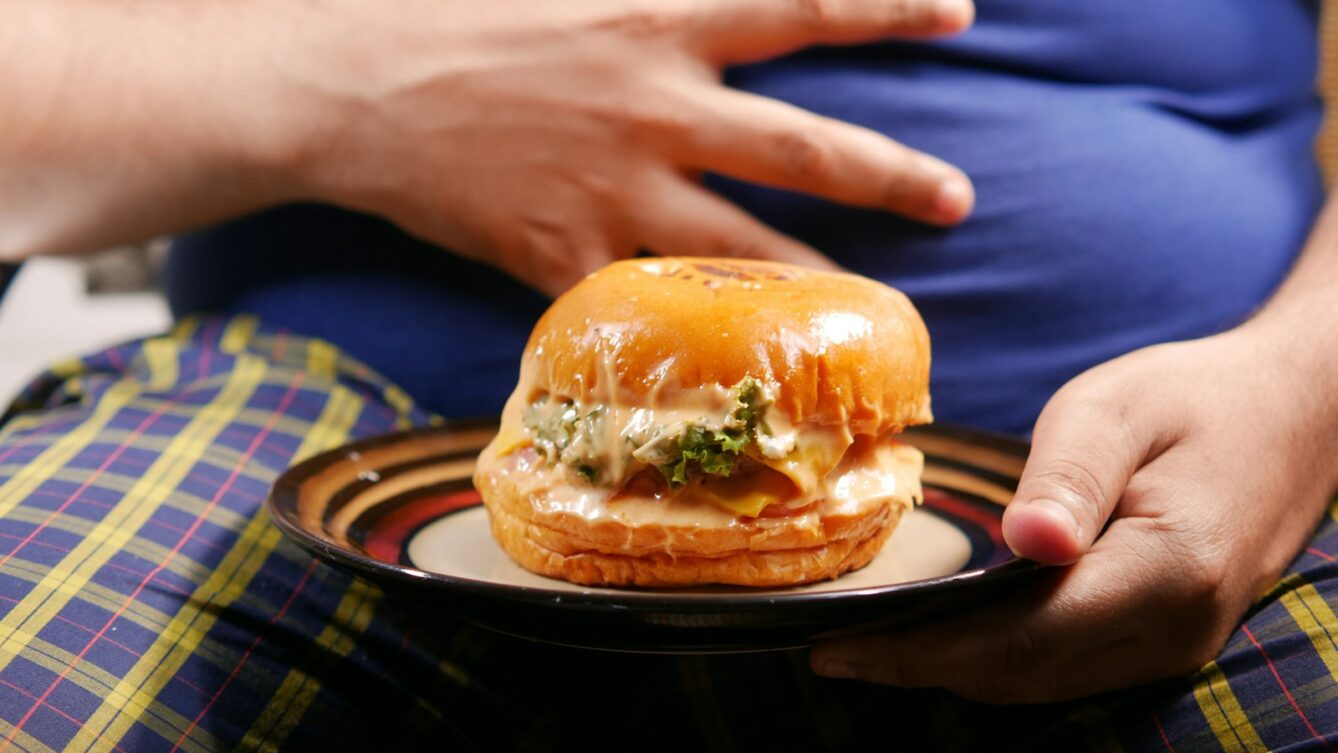 Niezdrowe jedzenie może psuć pamięć podkreśla dr hab. Aneta Brzezicka z Wydziału Psychologii w Warszawie USWPS.  fot: Towfiqu barbhuiya/Unsplash