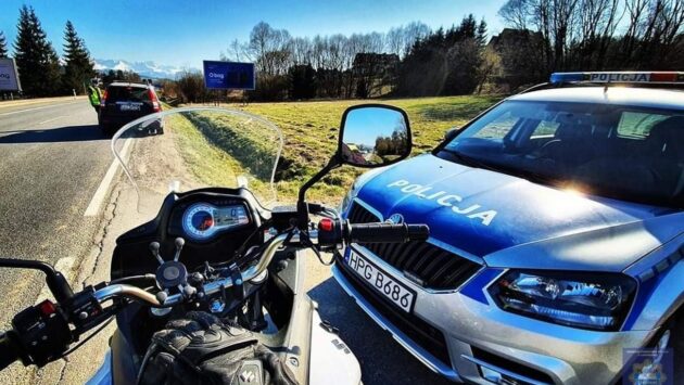 Motocyklista zatrzymany za przekroczenie prędkości.. fot: Policja