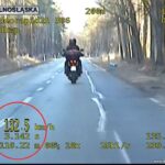 Nowe przepisy 2026: Masowe zatrzymania praw jazdy. Czy motocyklista traci wszystkie kategorie?