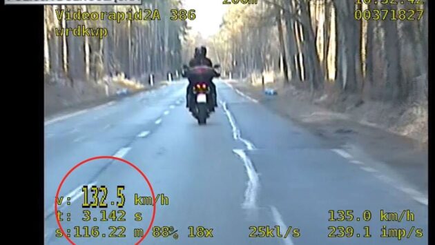 Nowe przepisy 2026: Masowe zatrzymania praw jazdy. Czy motocyklista traci wszystkie kategorie?