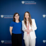 Ministra Agnieszka Dziemianowicz-Bąk z działaczką związkową zwolnioną przez DINO S.A. Katarzyną Kiwierską. fot. Mateusz Włodarczyk / MRPiPS