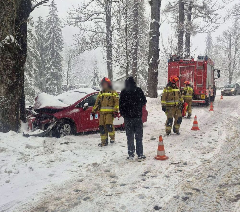 Tatry zamknięte do odwołania. Lawinowa „czwórka” i nieprzejezdna droga do Morskiego Oka. Policja Zakopane
