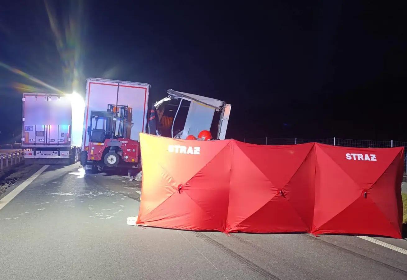 Śmierć kierowcy podczas zmiany koła. Policja Zawiercie