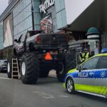Monster Truck na ulicach Warszawy/ Policja