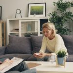 Prokuratura wysłała akt oskarżenia przeciwko fałszywej psycholożce z Nowej Soli. Dowiedz się, jak nowa ustawa o zawodzie psychologa chroni pacjentów przed oszustami. fot: Vitaly Gariev/Unsplash