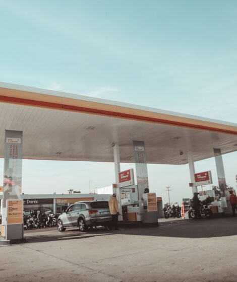 vehicles and people on Shell gasoline station during daytime