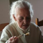 Darmowe obiady dla seniorów 2026? Sprawdzamy „Pocztę Obiadową” i pomoc MOPS. Kto dostanie posiłki, jakie są limity i gdzie złożyć wniosek. fot: Osmar do Canto?Unsplash