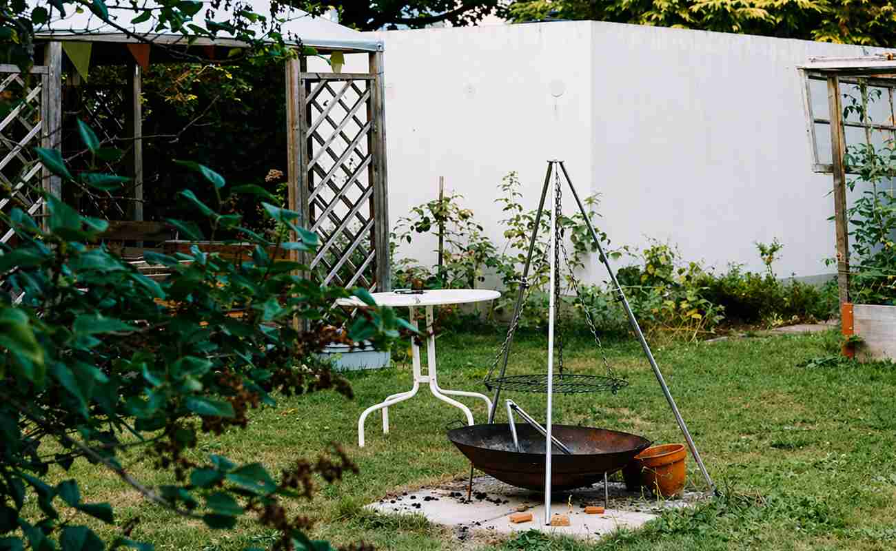 Na ogródku można zorganizować tzw. ognisko rekreacyjne. fot Pascale Amez/Unsplash