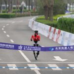 "Flash" sprints toward the finish line. (Xinhua/Zhang Chenlin)