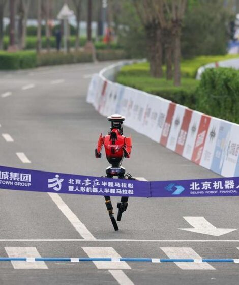 "Flash" sprints toward the finish line. (Xinhua/Zhang Chenlin)
