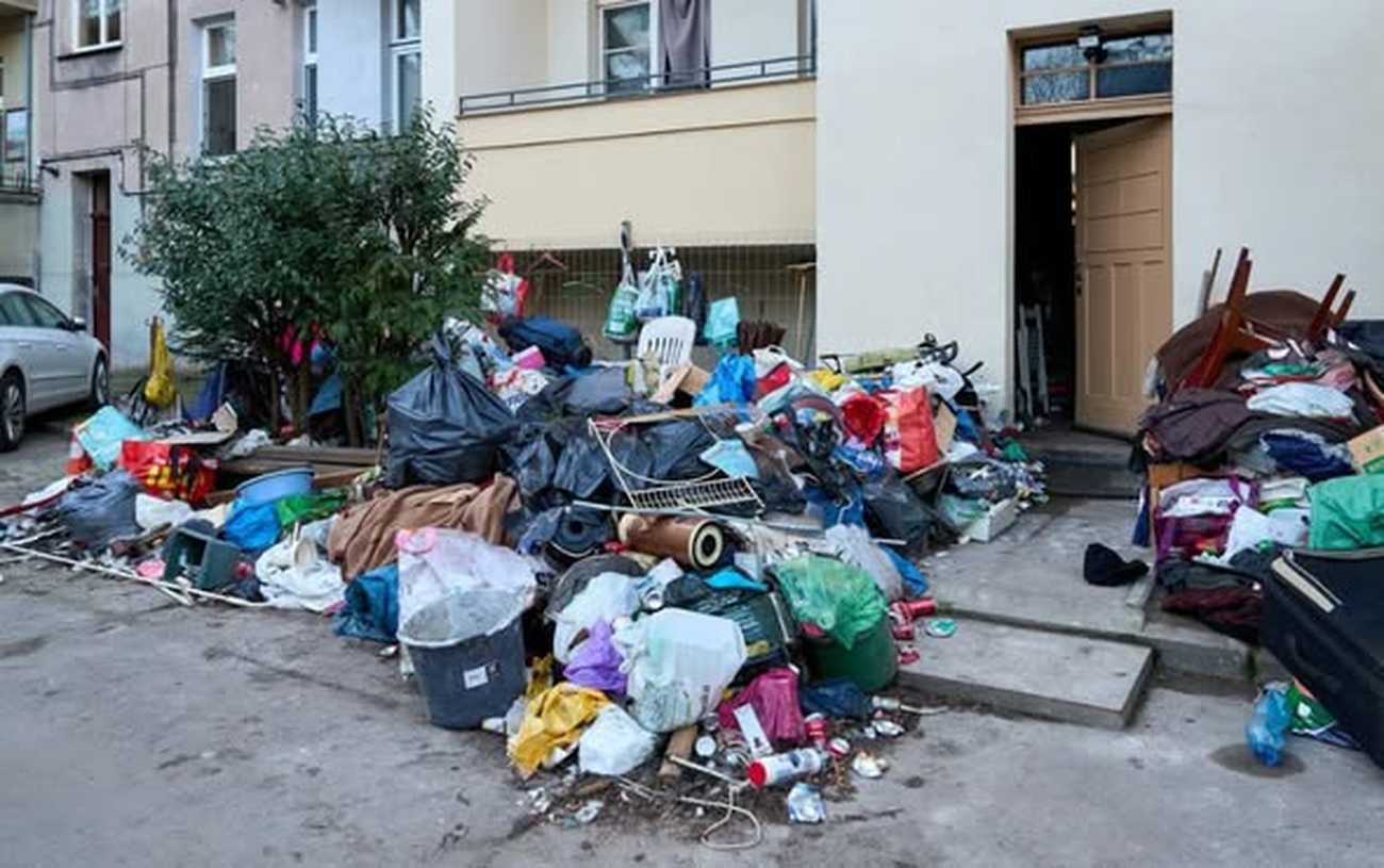 Lokator kamienicy przez lata gromadził odpady, doprowadzając budynek na skraj katastrofy sanitarnej. fot: O.Polyakovsky/ Wadlemar Forysiak/FB