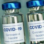 Sąd w Brukseli nakazał Polsce zapłatę 5,6 mld zł firmie Pfizer za nieodebrane szczepionki. fot: Daniel Schludi/ Unsplash