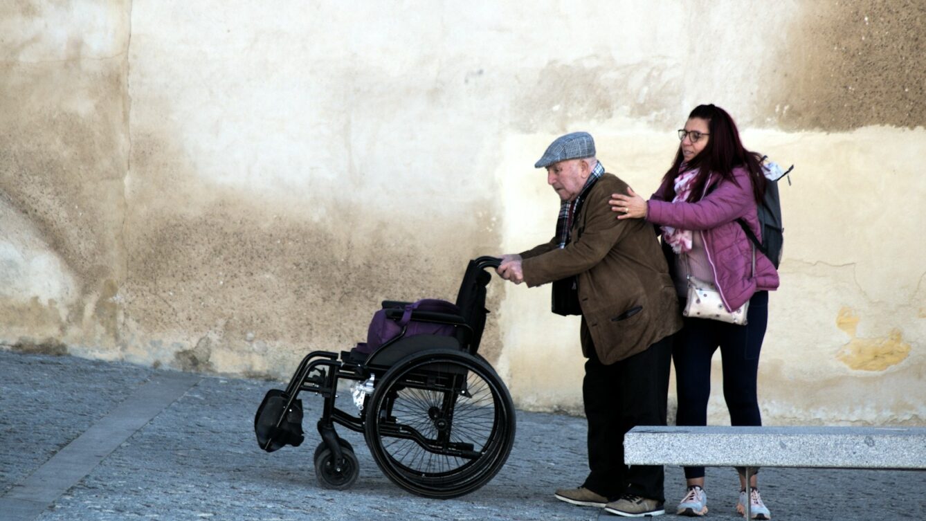  Jak uzyskać zasiłek pielęgnacyjny w 2026 roku. Wyjaśniamy zasady dla chorych na cukrzycę oraz tłumaczymy, dlaczego kwota 215,84 zł nie wzrosła. fot: Jose Manuel Esp/Unsplash