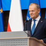 Donald Tusk ogłaszający kontrakty w ramach programu SAFE. Źródło: KPRM