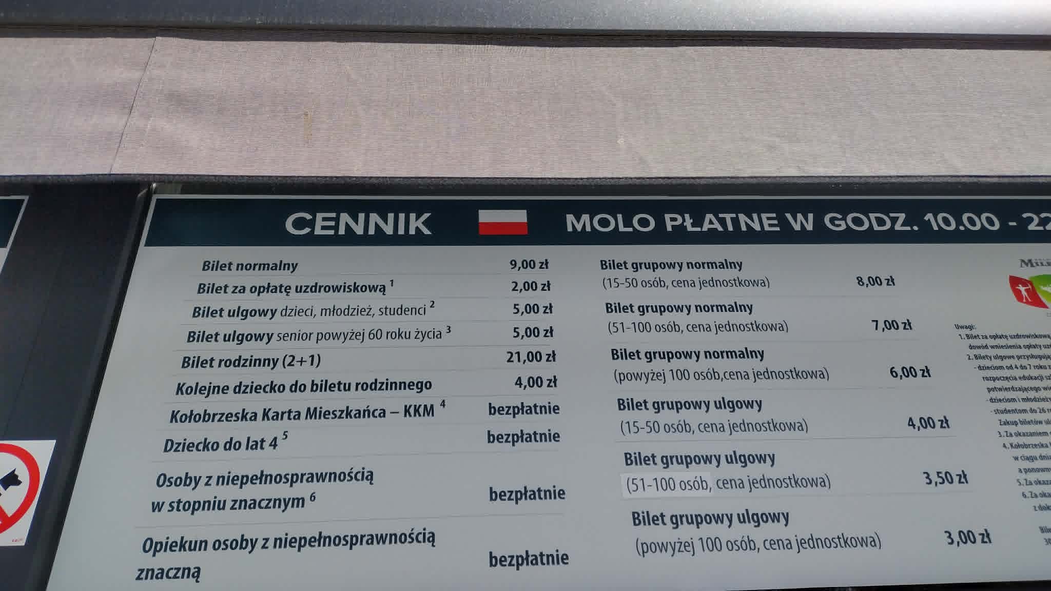 Cennik wstępu na kołobrzeskie molo. Fot: Rafał Bernasiński