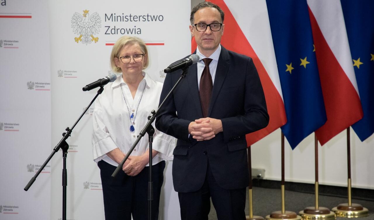 Na zdj. prof. Andrzej Nowakowski i Beata Jagielska, dyrektor NIO.