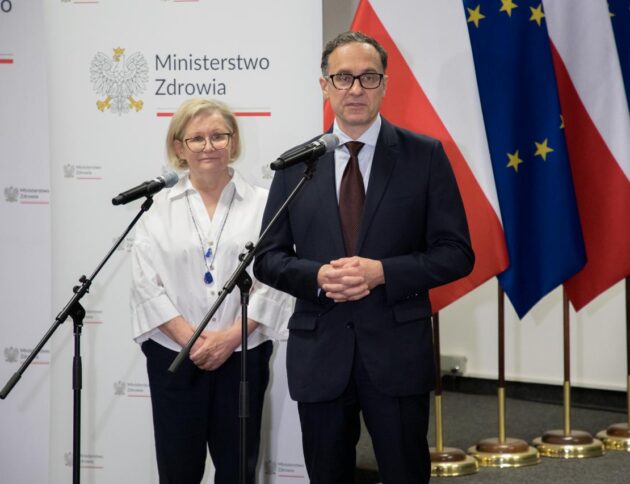 Na zdj. prof. Andrzej Nowakowski i Beata Jagielska, dyrektor NIO.