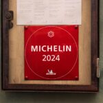 Przewodnik MICHELIN Polska 2026 po raz pierwszy objął cały kraj. Na liście znalazło się 196 restauracji, w tym Bottiglieria 1881 z dwiema gwiazdkami i 10 lokali z jedną gwiazdką. Photo by Grigorii Shcheglov/Unsplash