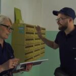 Listonosze w pracy. źródło: Youtube