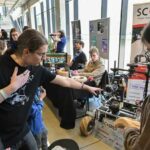 Wrocław, 25.04.2026. Międzynarodowe zawody robotów Robotic Arena na Politechnice Wrocławskiej. W XVII edycji zawodów bierze udział blisko 300 robotów, rywalizujących w 17 konkurencjach. PAP/Maciej Kulczyński