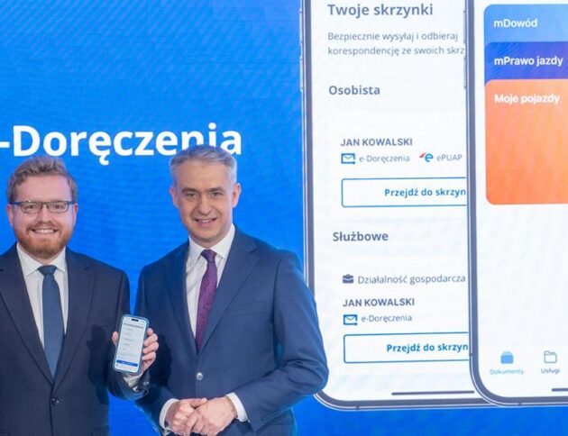 Minister cyfryzacji na konferencji prasowej. MI