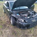 Kierowca Audi uciekał przed policją w powiecie goleniowskim. Dostał 40 punktów karnych, 11 100 zł mandatów, usłyszał cztery zarzuty i trafił do aresztu/ Policja