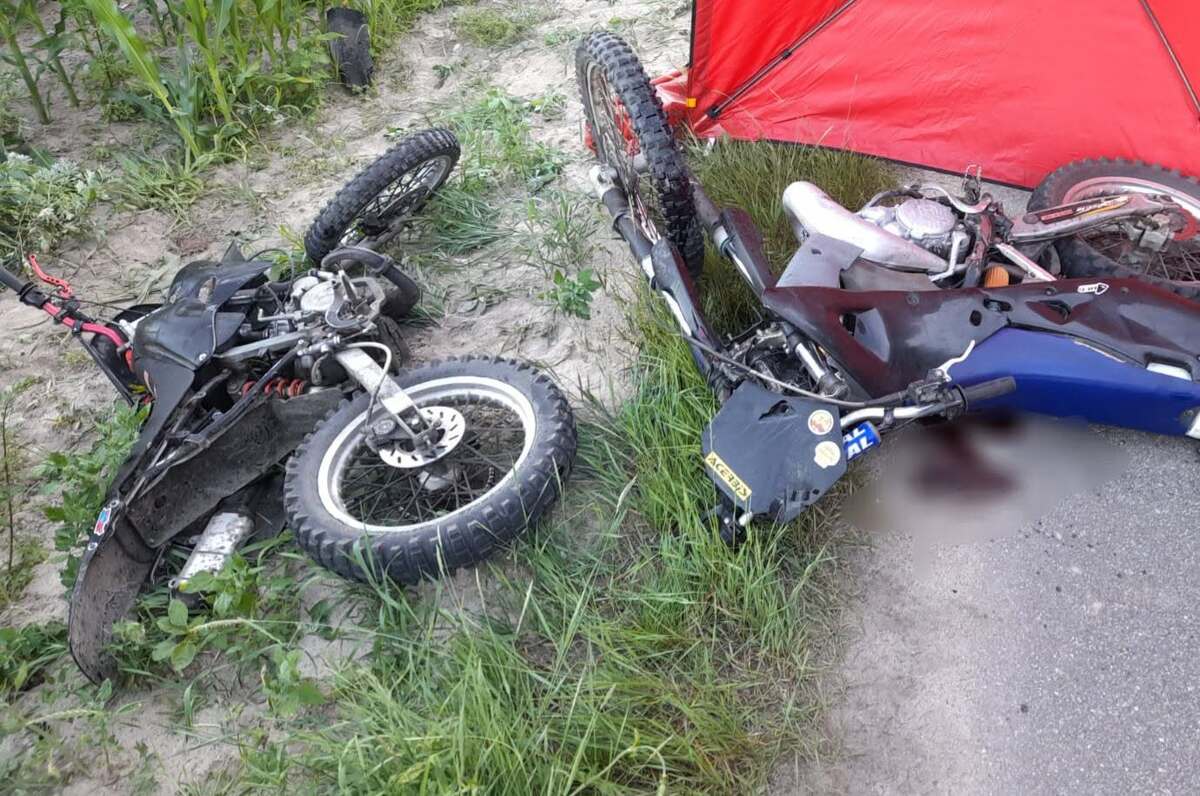 Tragiczny wypadek w gminie Raciąż. Pod miejscowością Charzyny zderzyły się dwa crossy. Nie żyje 18-letni motocyklista. Policja