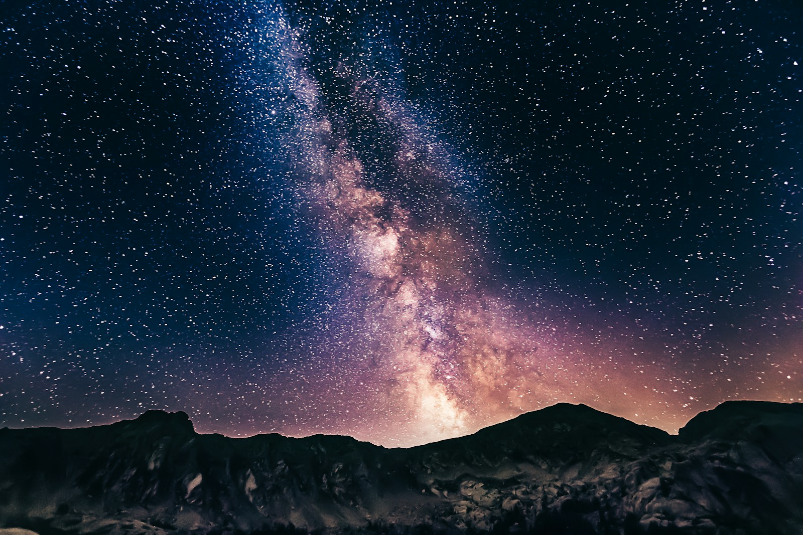 Astronomowie odkryli TOI-791 b i TOI-791 c. To superpuchate planety wielkości Jowisza, ale rzadsze od waty cukrowej.