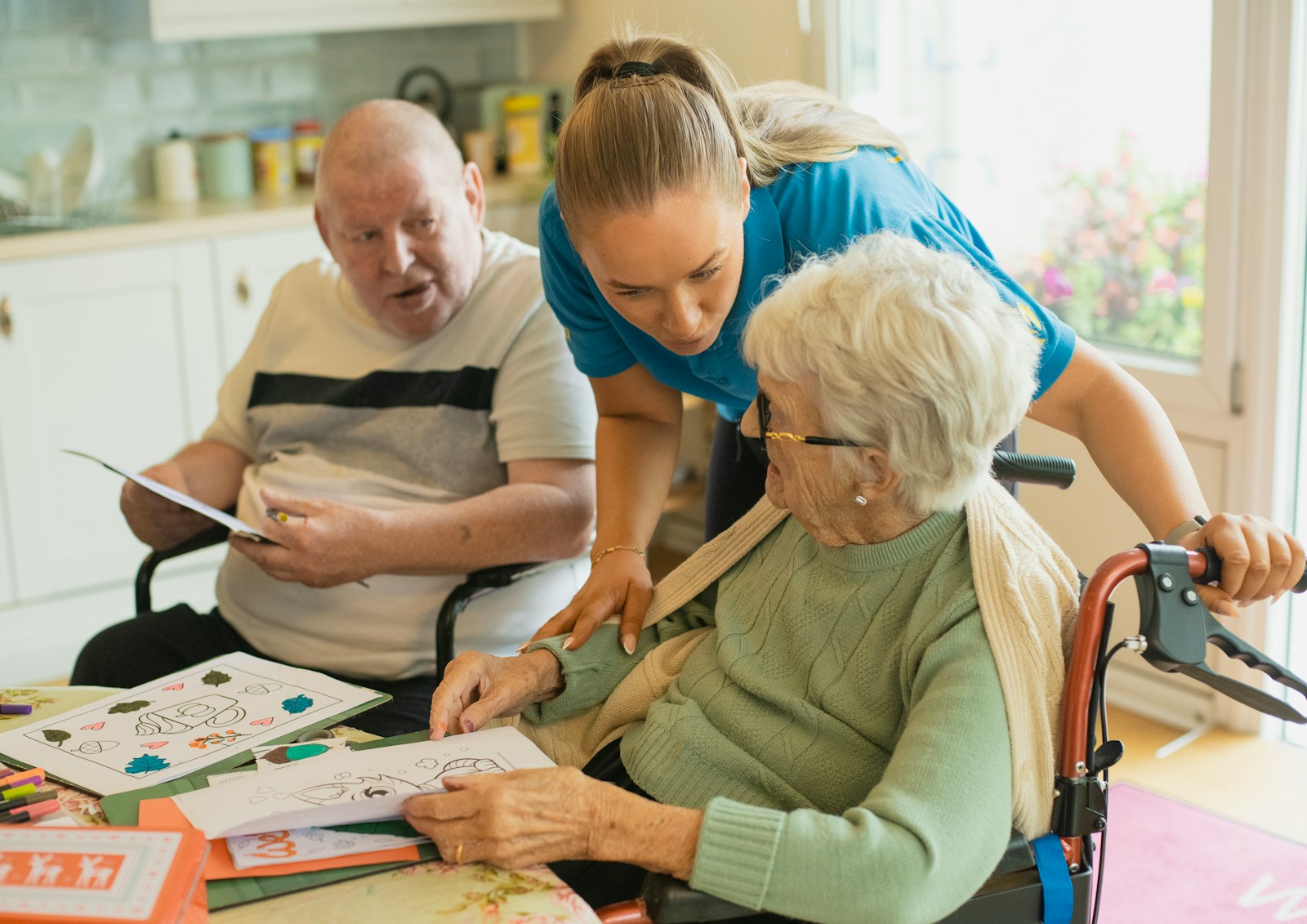 Sejm uchwalił bon senioralny 2026 dla osób 65 plus. Fot: Age Cymru/Unsplash