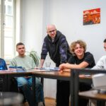 Najnowsze badanie Młodzież 2025. Spadek spożycia alkoholu i narkotyków, ale e-papierosy, hazard online i depresja u nastolatków lawinowo rosną. Fot: Timur Shakerzianov/Unsplash