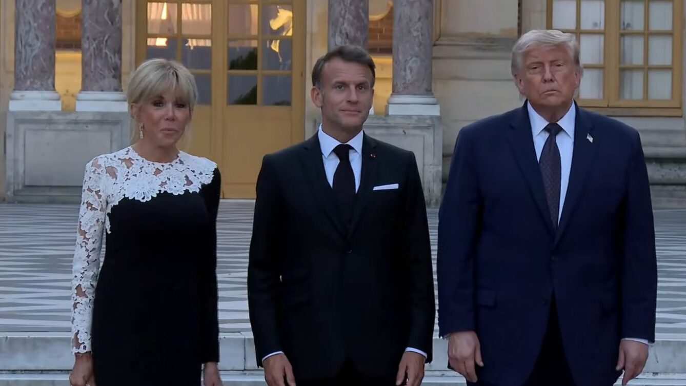 Donald Trump, Emmanuel Macron i Brigitte Macron w Wersalu. 
