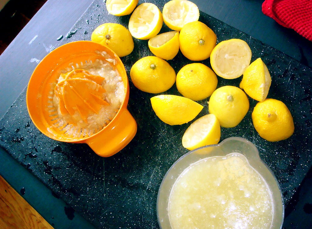 Homemade lemonade/ Pexels