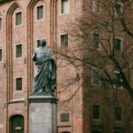 a statue of a man in front of a building
