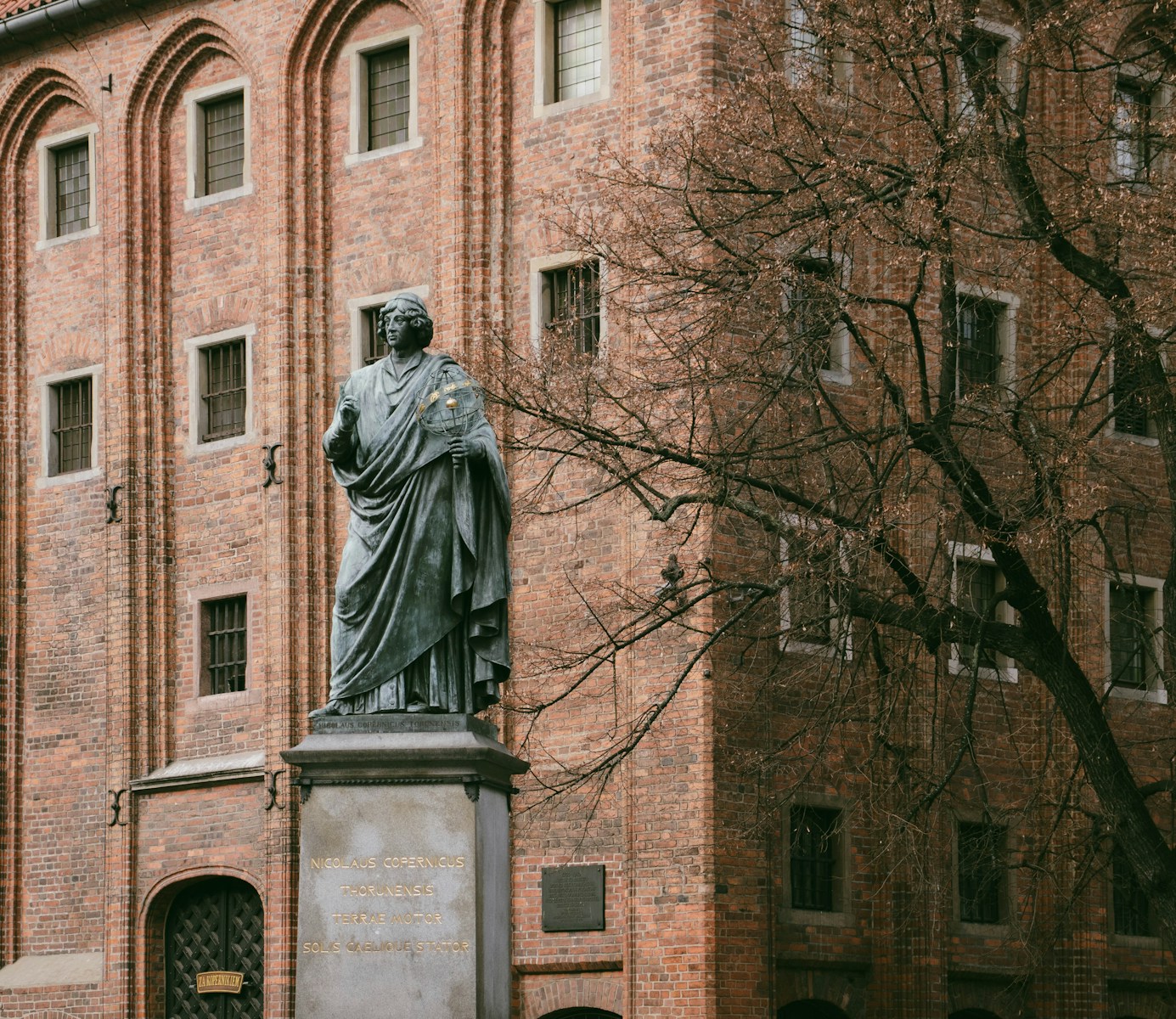 a statue of a man in front of a building