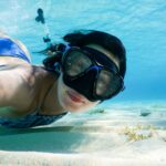 Ucho pływaka powoduje świąd, ból i zatkanie ucha po kąpieli. Sprawdź objawy, leczenie oraz sposoby bezpiecznego osuszania uszu. fot: Analia Ferrario/Unsplash