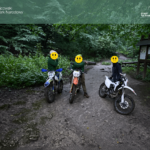 Policjanci zatrzymują motocyklistów na terenie Parku Narodowego