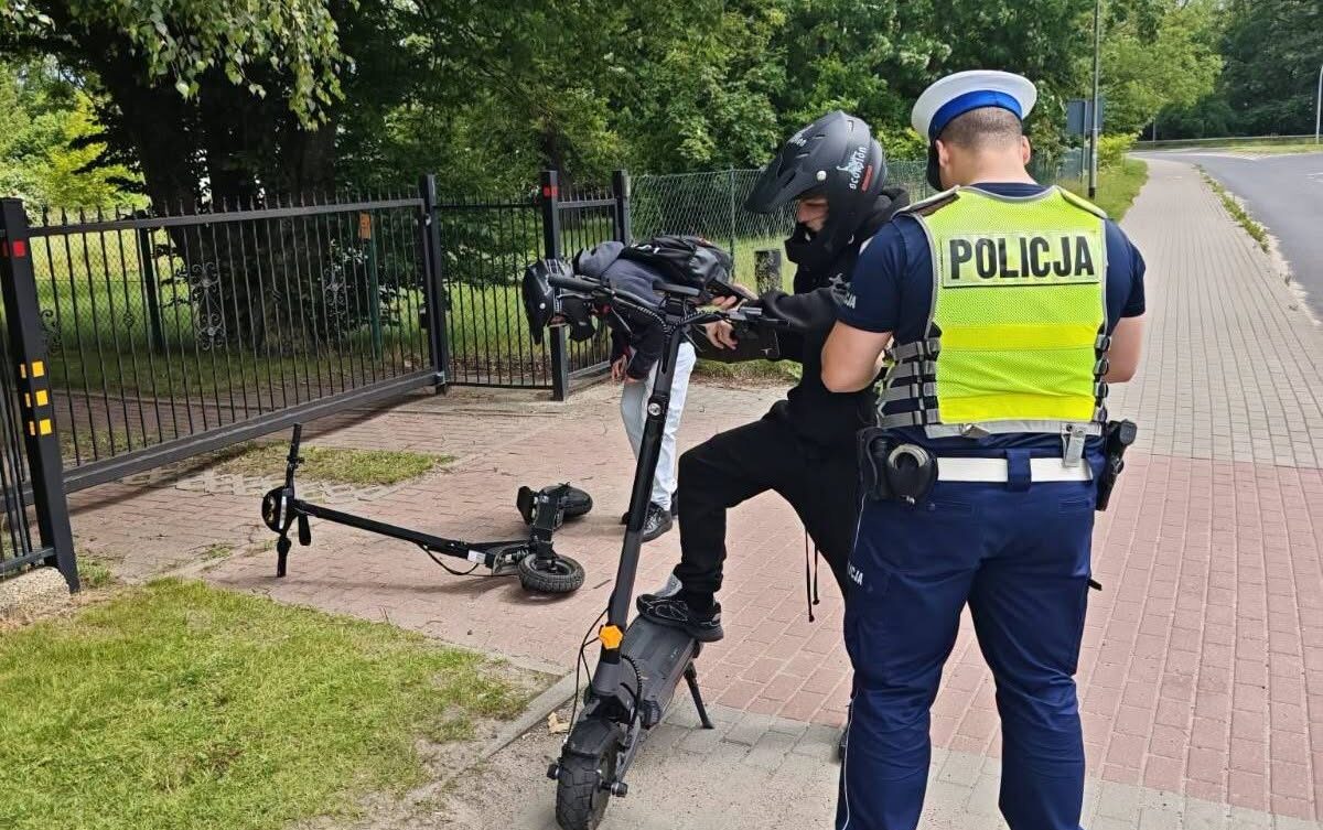 Kontrola hulajnogi/ Policja