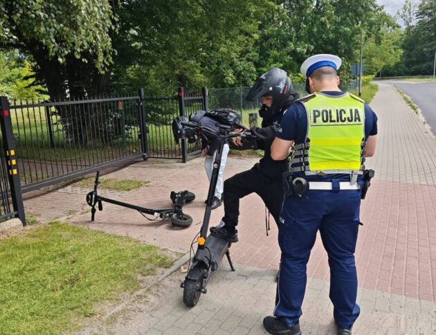 Kontrola hulajnogi/ Policja