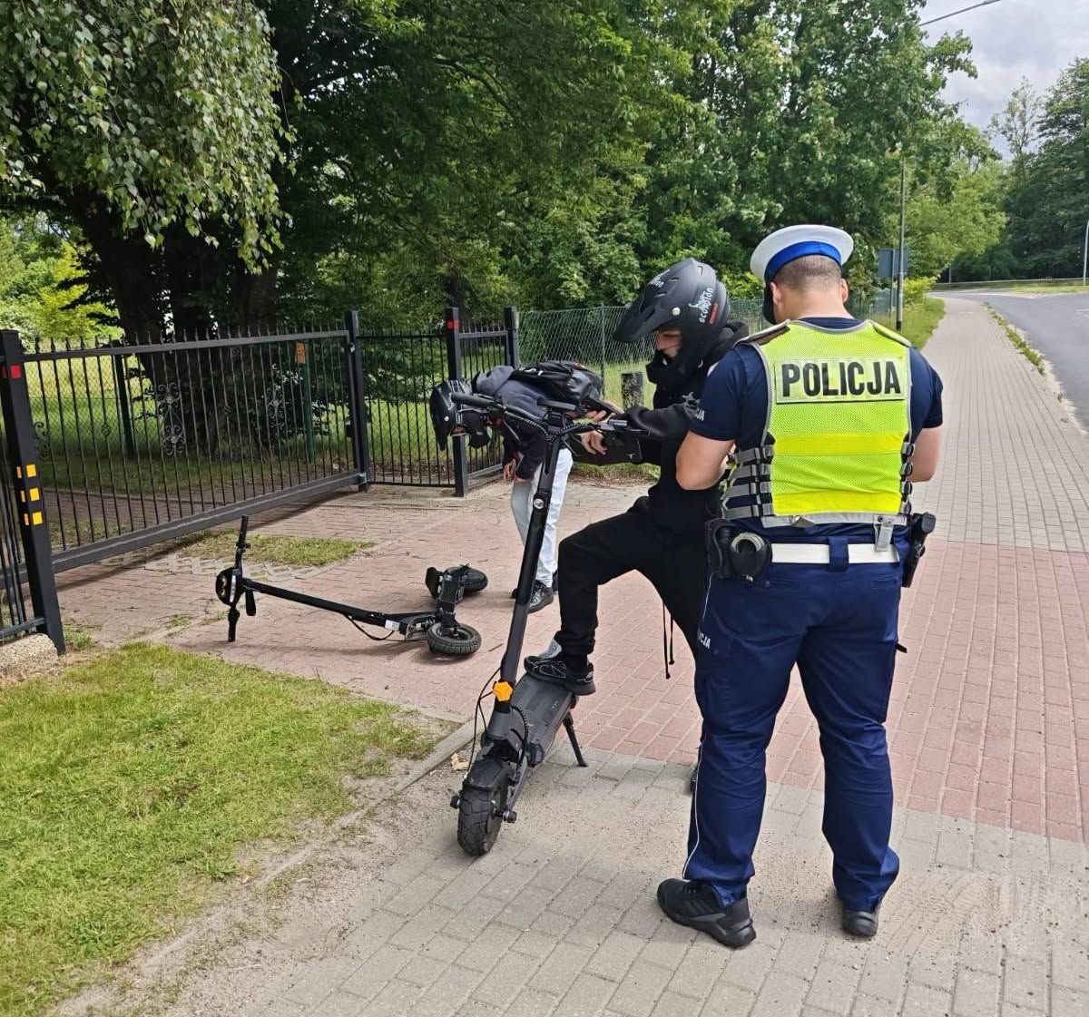 Kontrola hulajnogi/ Policja