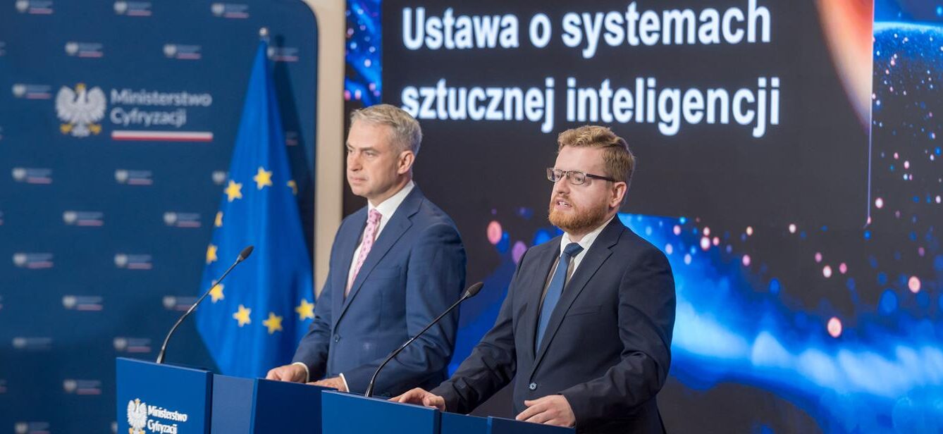 Ustawa o AI podpisana. Ministerstwo Cyfryzacji