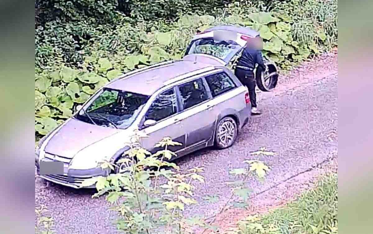 Mężczyzna podrzucający śmieci w lesie. Policja
