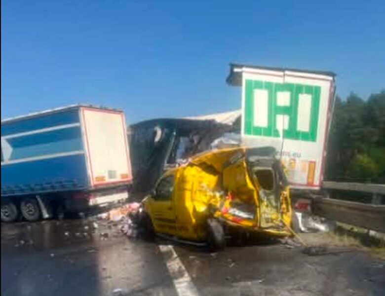 Wypadek ciężarówki na A4. FB