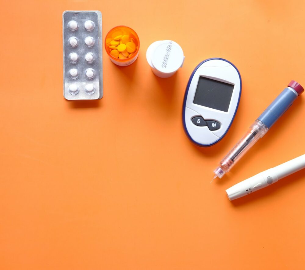 Jak jechać na wakacje podczas leczenia? Farmaceuta wyjaśnia, jak przygotować leki, insulinę, dokumenty i dawkowanie przy zmianie strefy czasowej. fot: Towfiqu barbhuiya/Unsplash