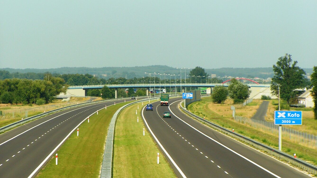 Rozbudowa A2 Łódź–Warszawa ruszy jesienią. Drogowcy dobudują nowe pasy i wyremontują obecne jezdnie, mosty, wiadukty oraz węzły. Autorstwa Kolanin - Praca własna, Domena publiczna